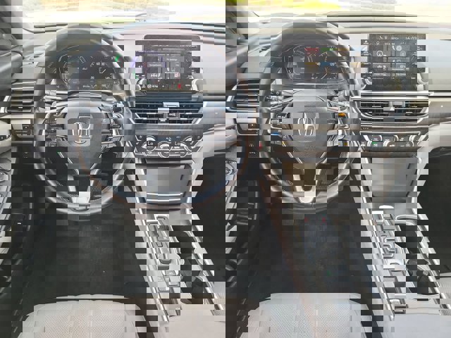 Vehicle image 11 of 31