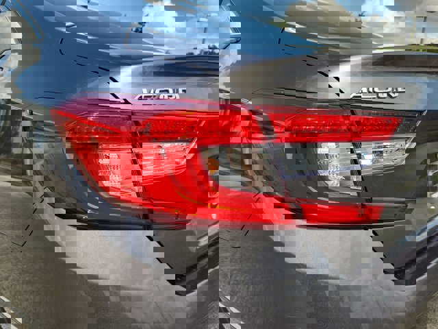 Vehicle image 5 of 31