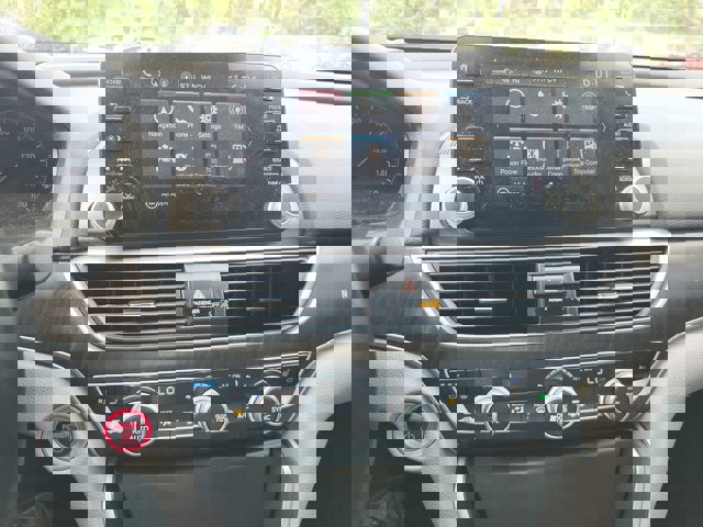 Vehicle image 19 of 31