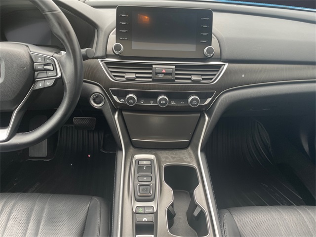 Vehicle image 13 of 16