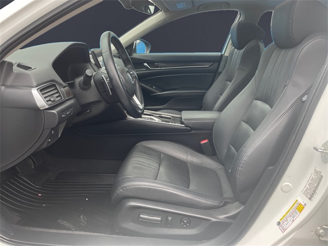 Vehicle image 15 of 16