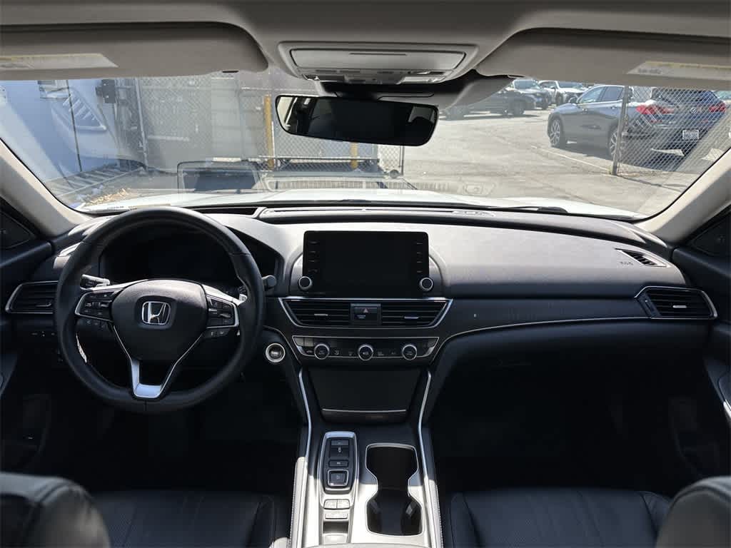 Vehicle image 12 of 22
