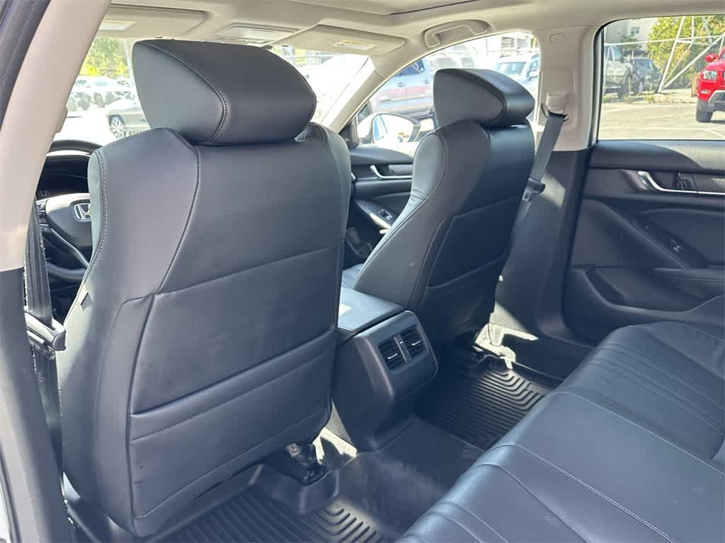 Vehicle image 9 of 22