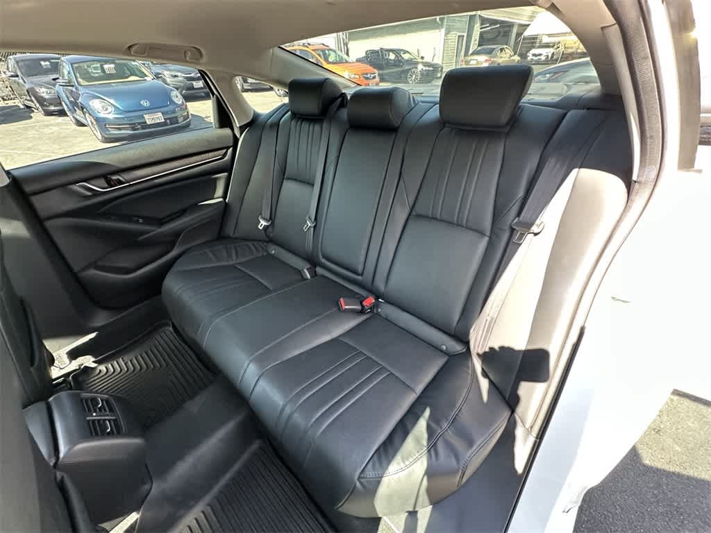 Vehicle image 10 of 22
