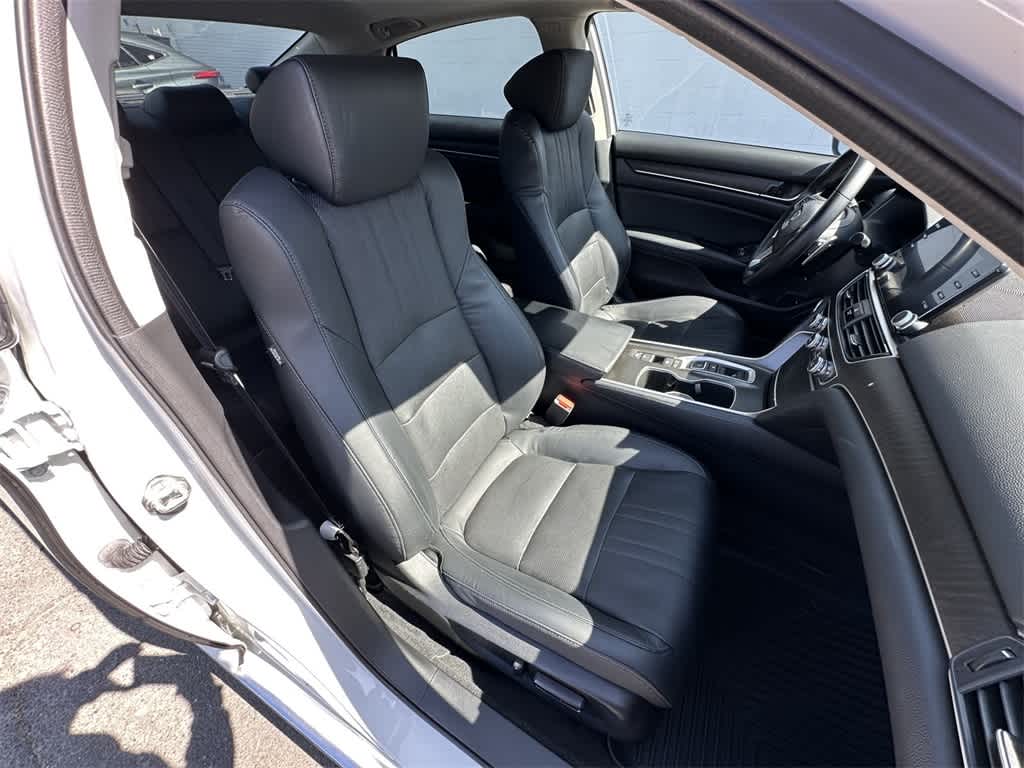 Vehicle image 8 of 22