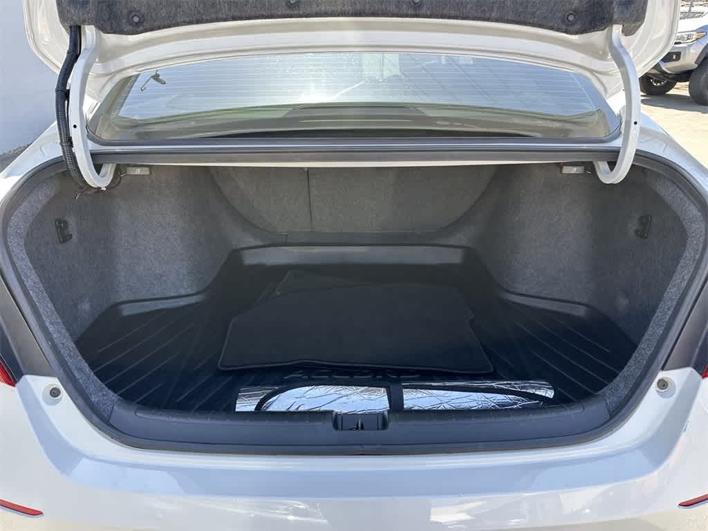 Vehicle image 7 of 22