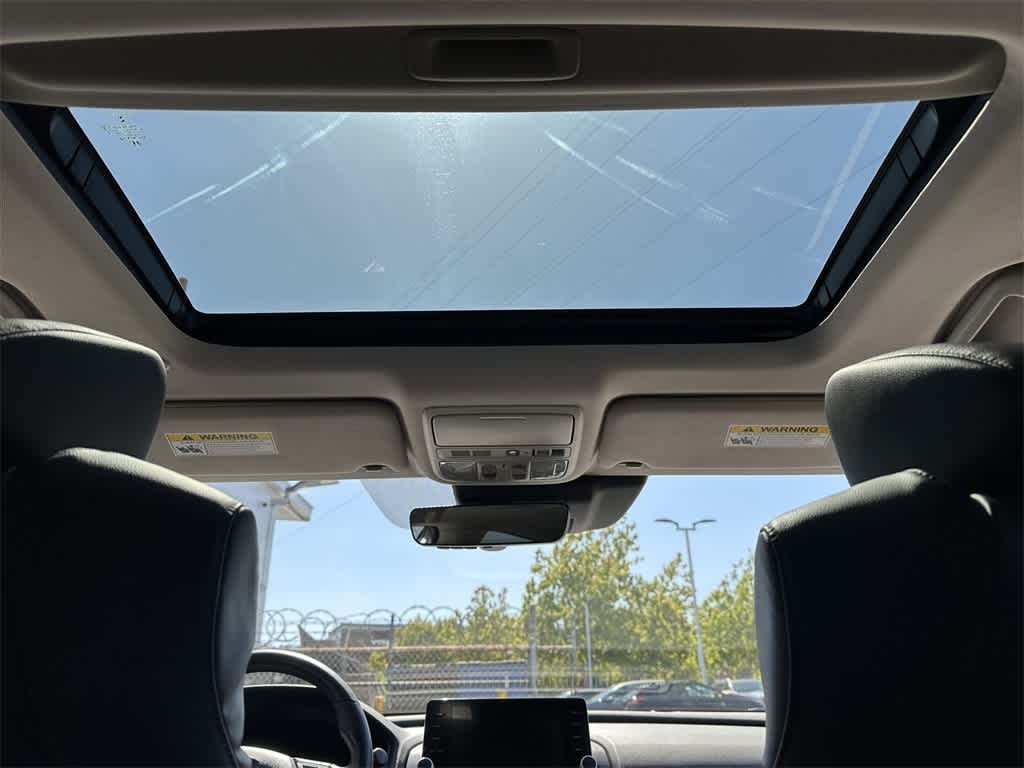 Vehicle image 13 of 22