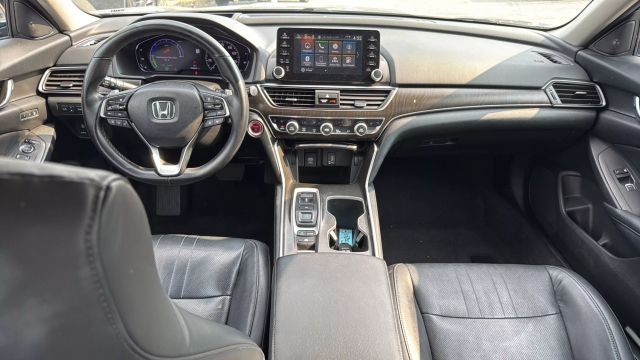 Vehicle image 29 of 32