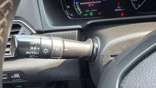 Vehicle image 14 of 32
