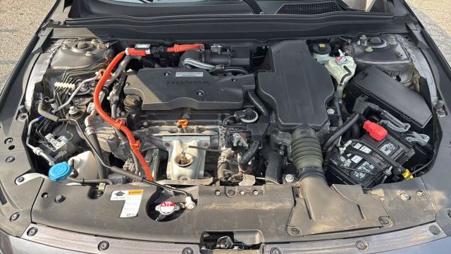 Vehicle image 24 of 32