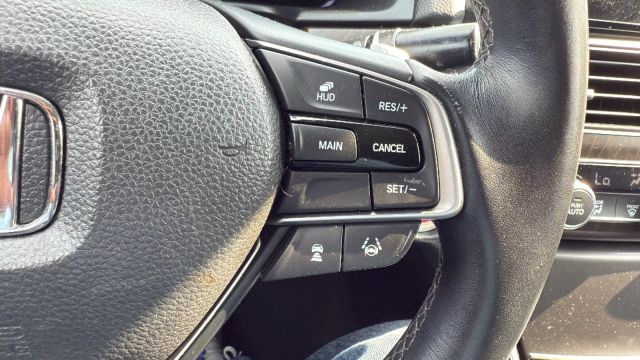 Vehicle image 11 of 32