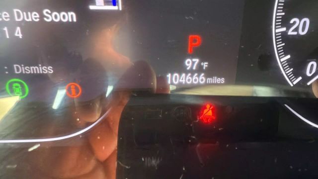 Vehicle image 17 of 32