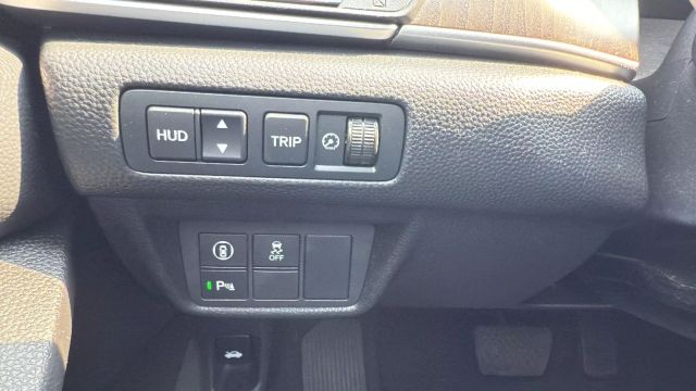 Vehicle image 15 of 32