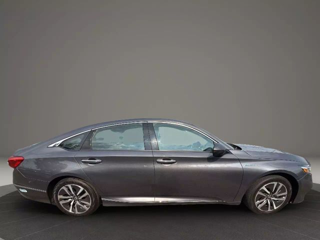 Vehicle image 4 of 32
