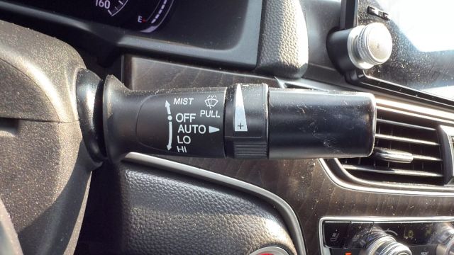 Vehicle image 13 of 32