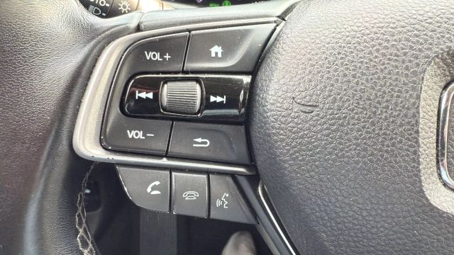Vehicle image 12 of 32