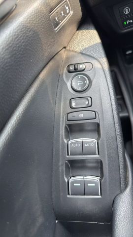 Vehicle image 22 of 32
