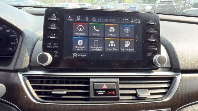 Vehicle image 18 of 32