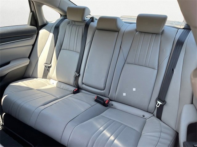 2018 Honda Accord EX-L 1.5T Image 9 of 17