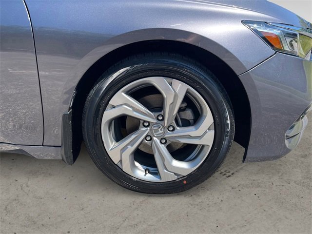 Vehicle image 5 of 6