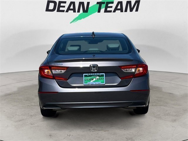 Vehicle image 3 of 6