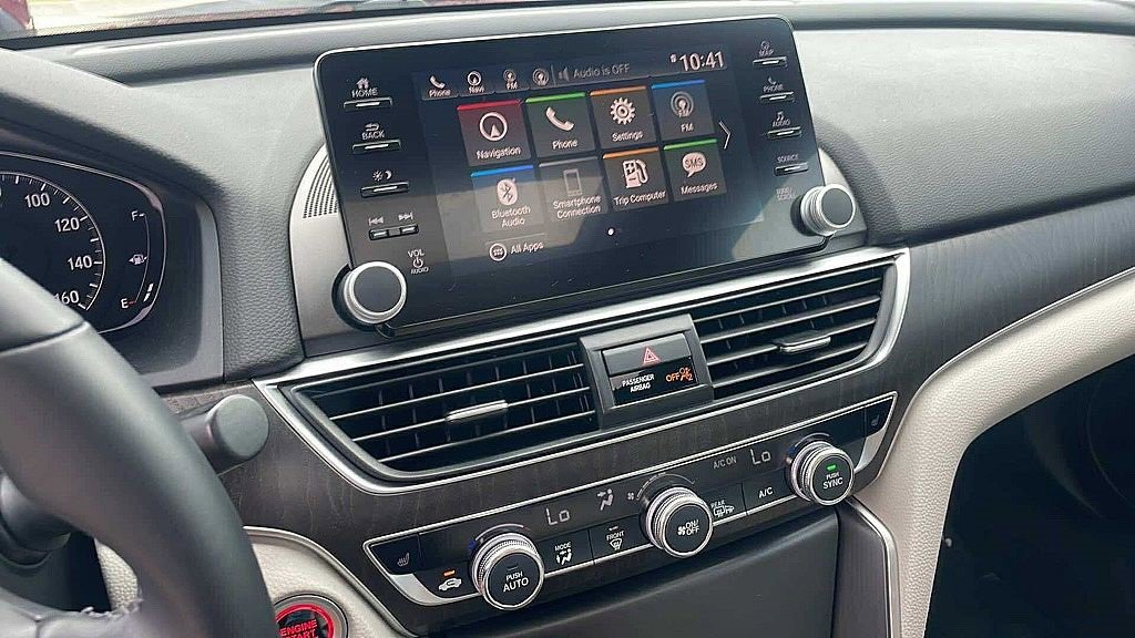 2018 Honda Accord EX-L Navigation 1.5T Image 16 of 27