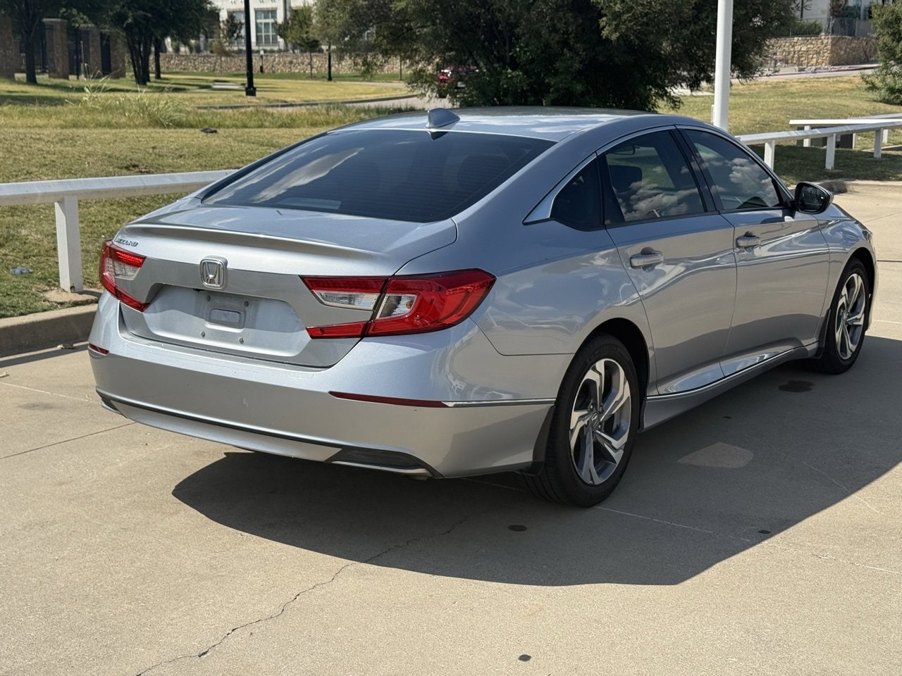 2018 Honda Accord EX 1.5T Image 4 of 11