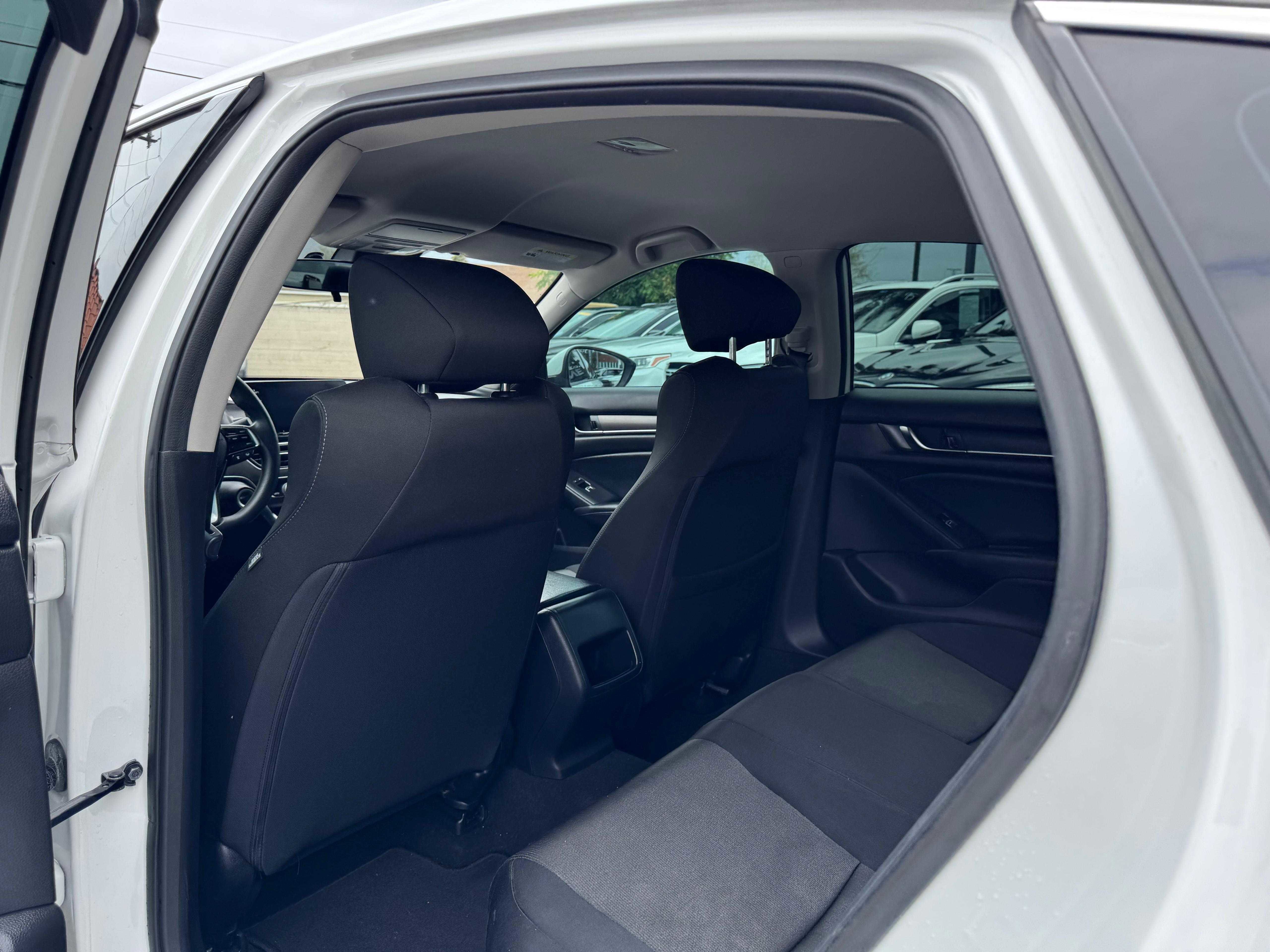 Vehicle image 32 of 59