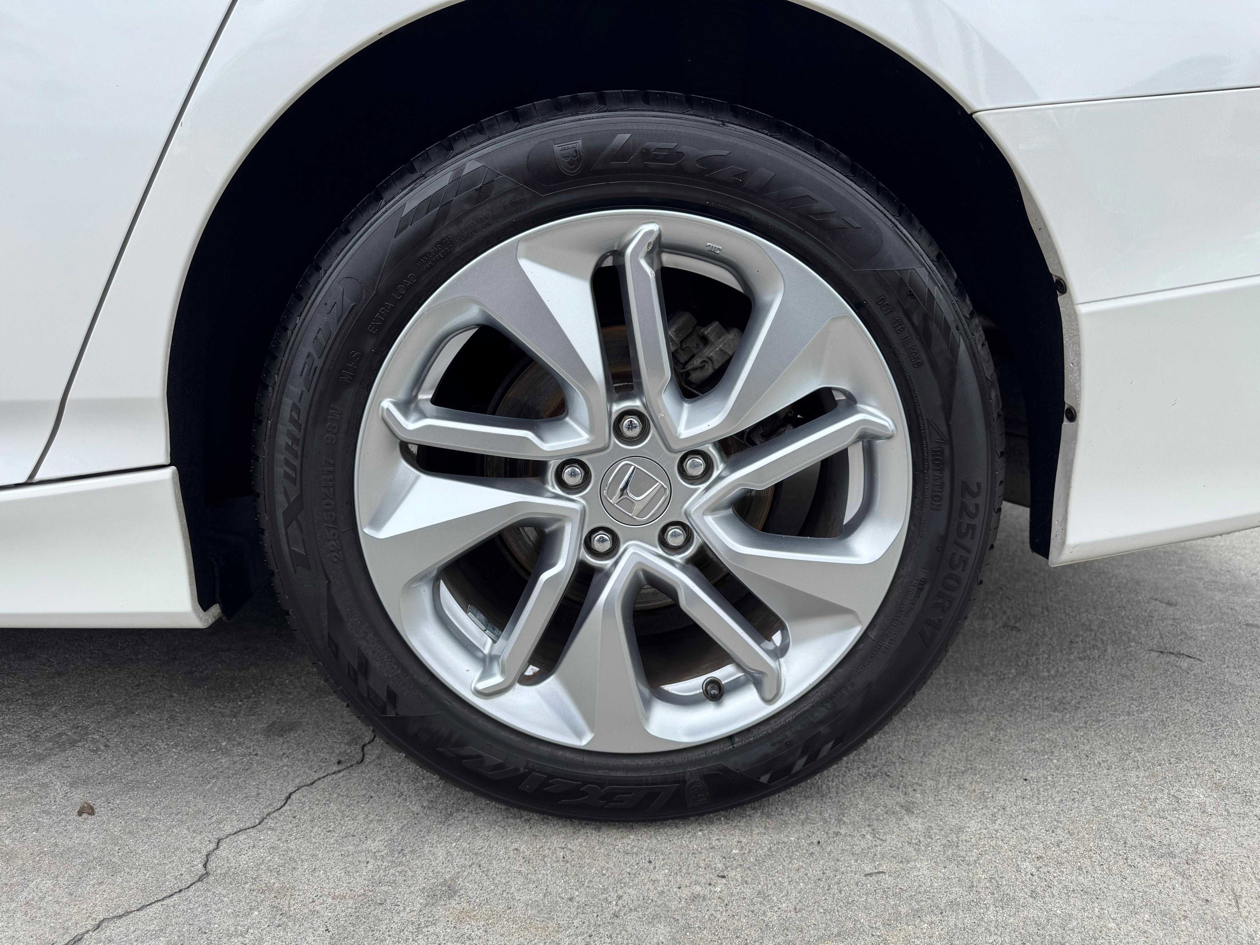 Vehicle image 18 of 59