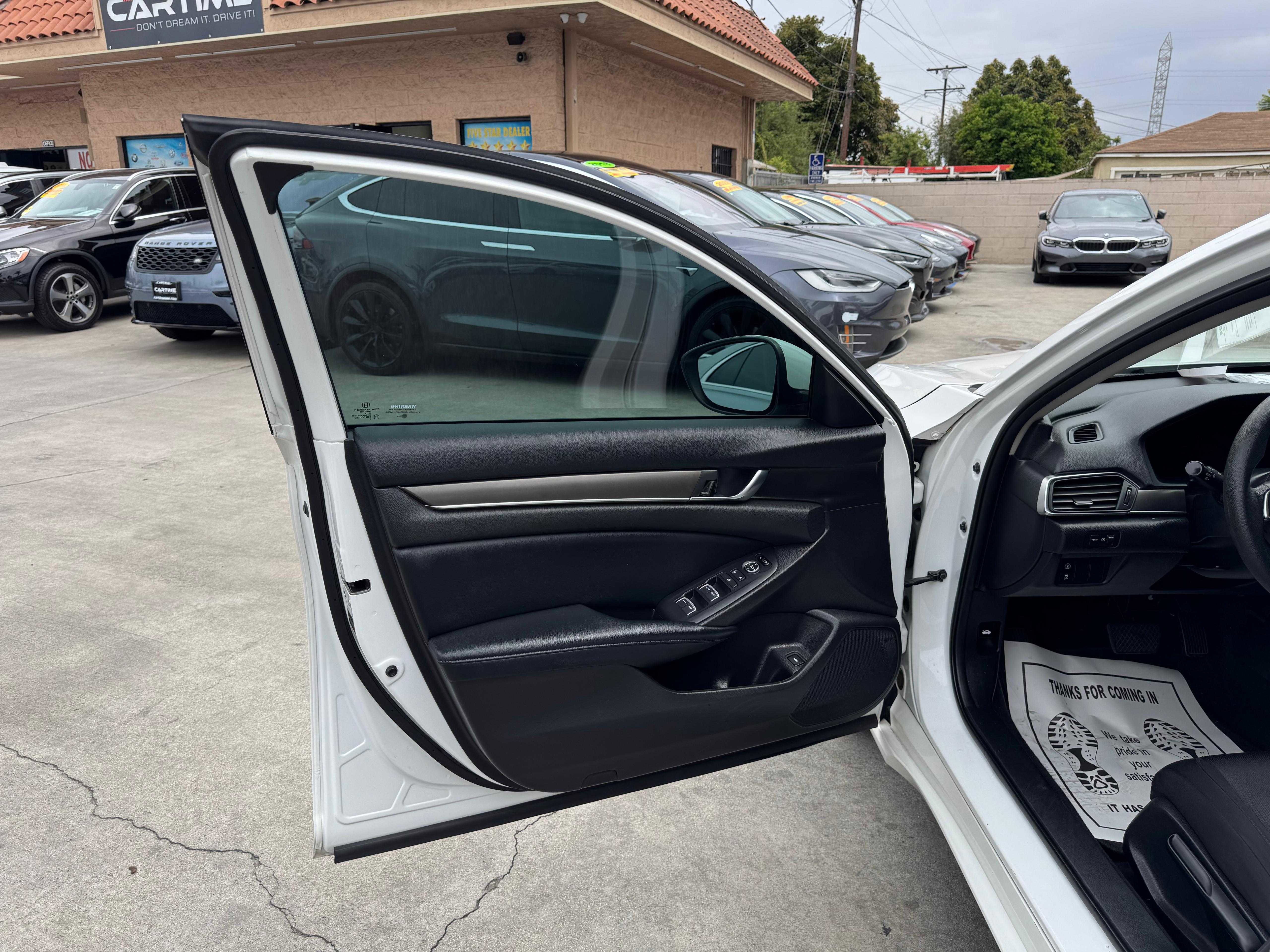 Vehicle image 19 of 59