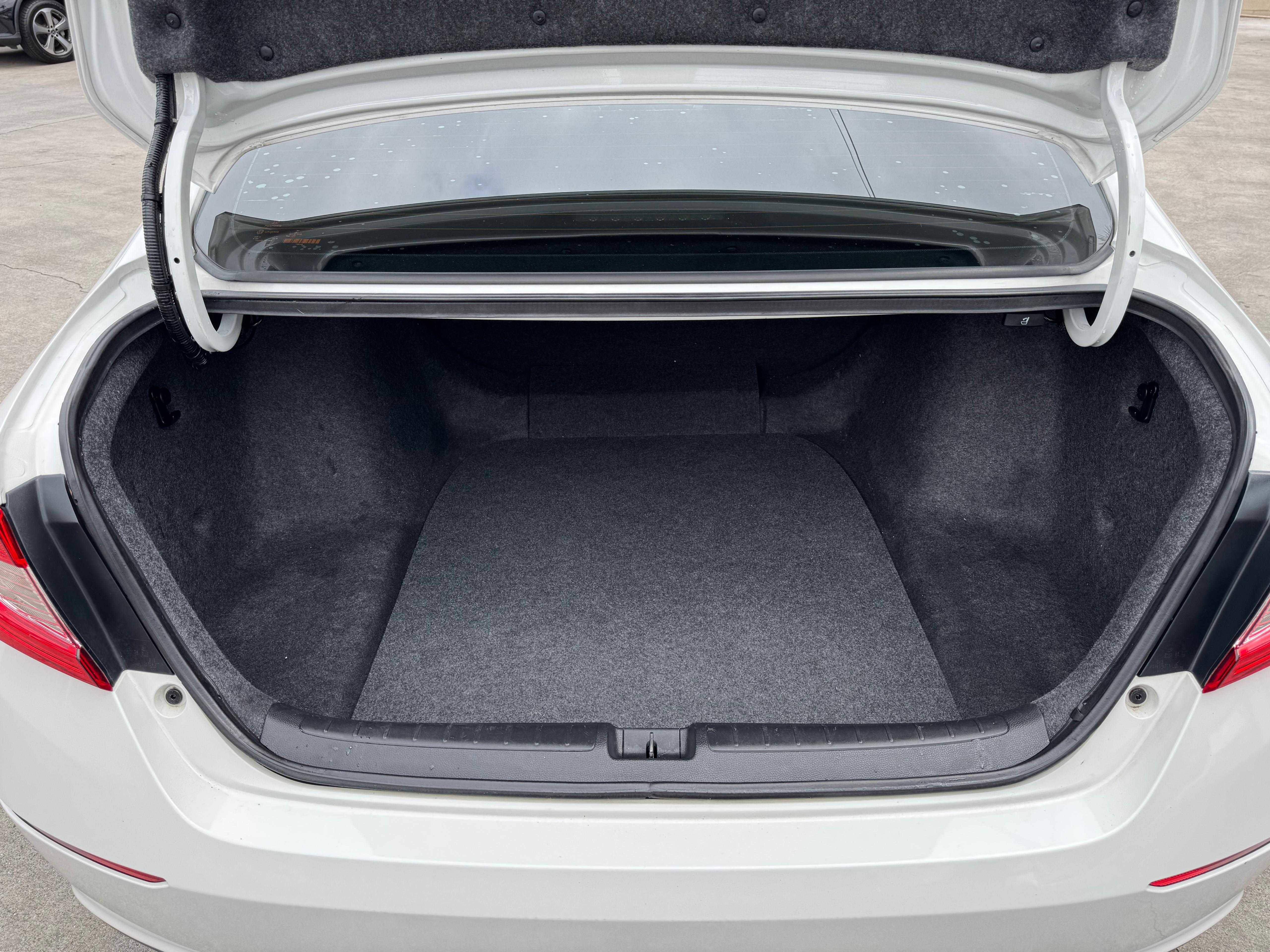 Vehicle image 17 of 59