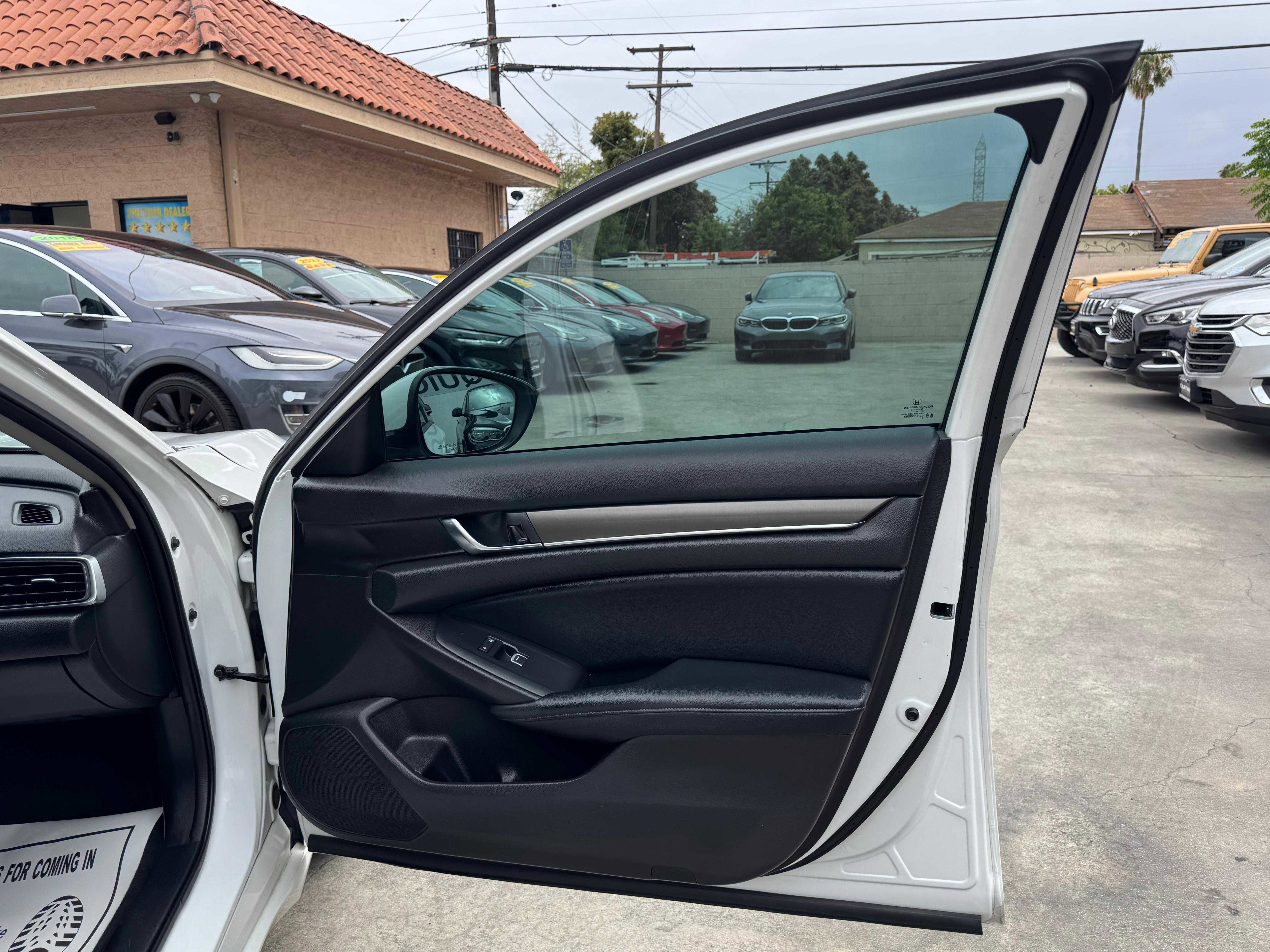 Vehicle image 40 of 59