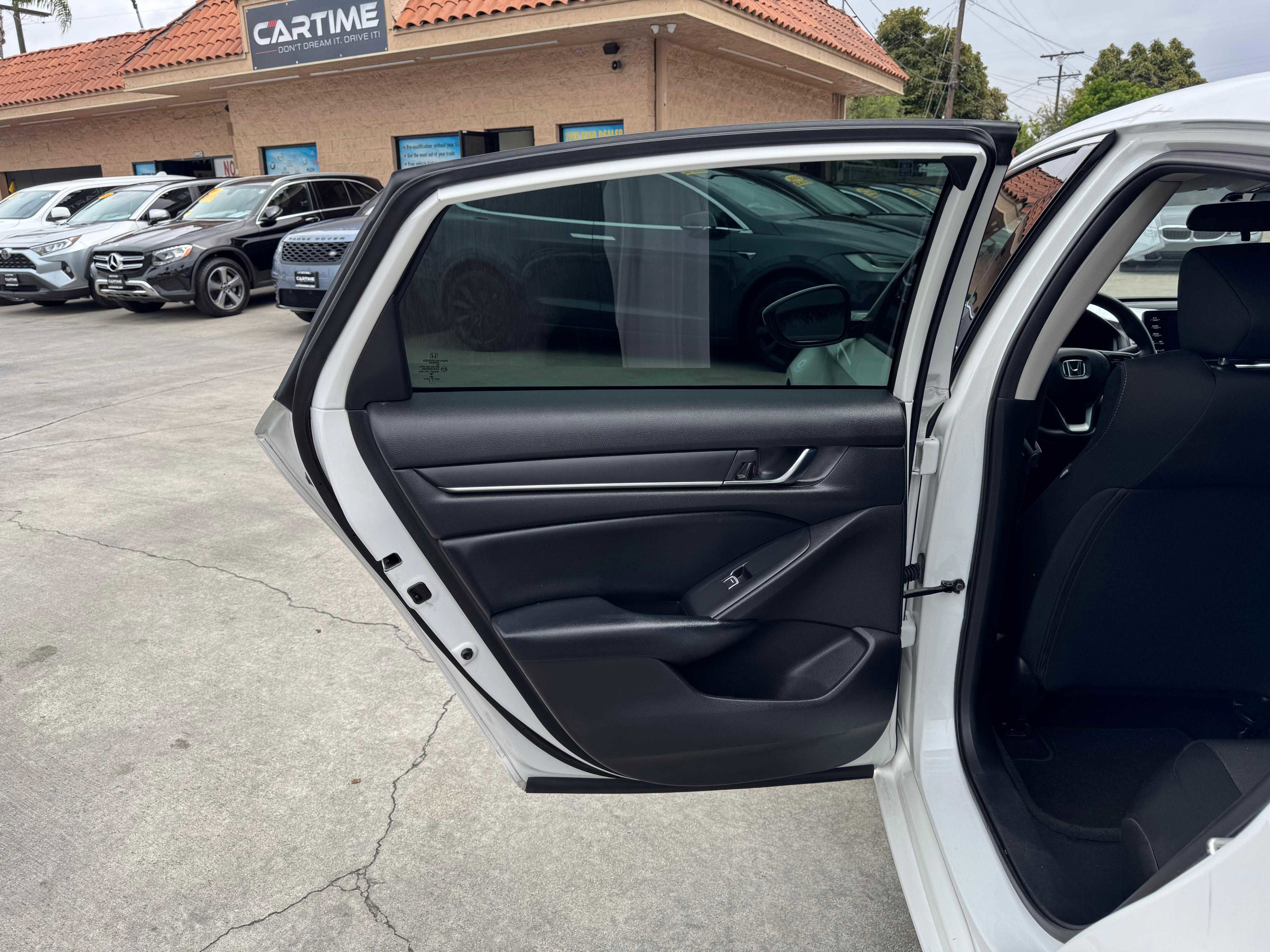 Vehicle image 31 of 59