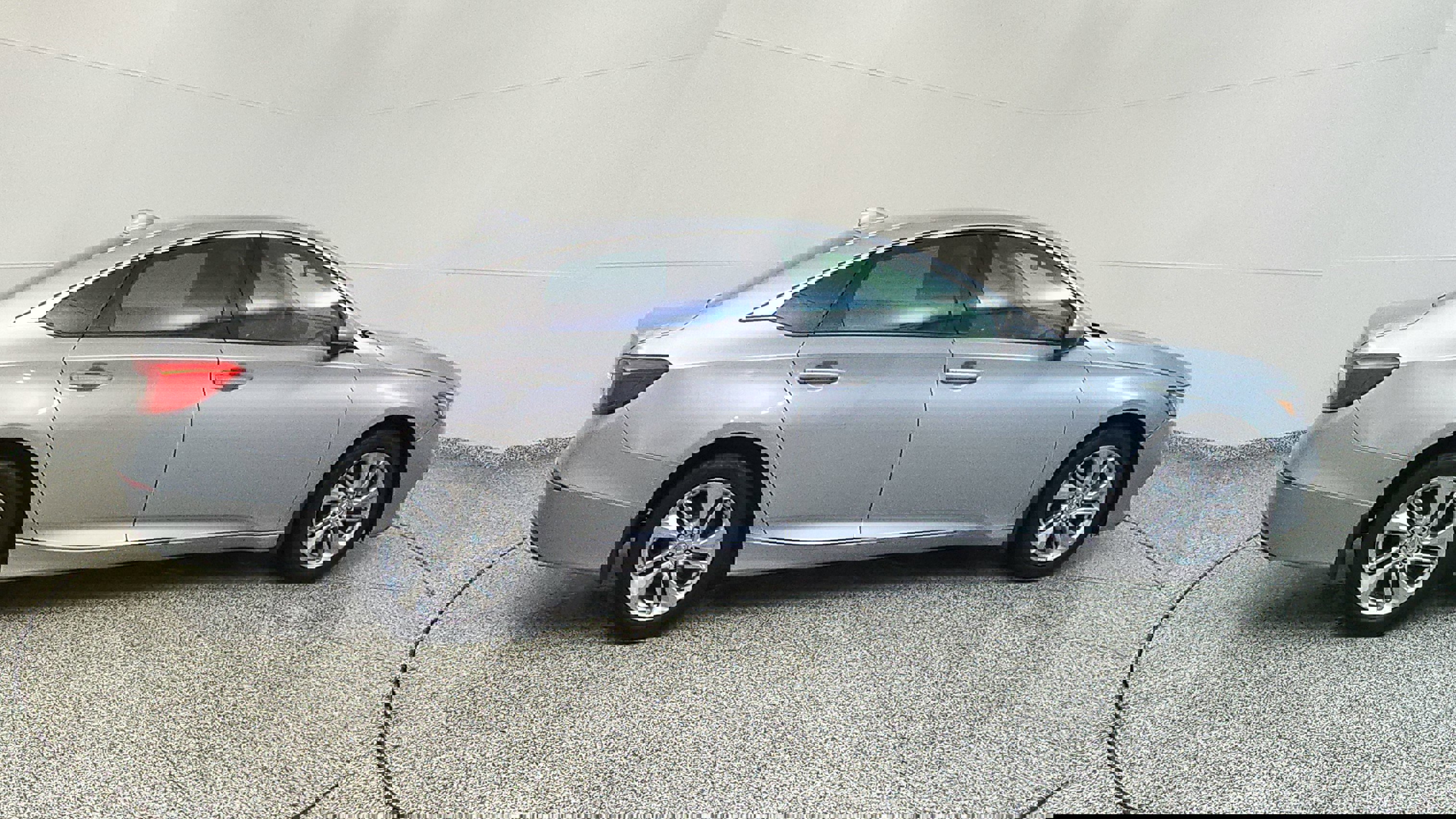 2018 Honda Accord LX 1.5T Image 10 of 32