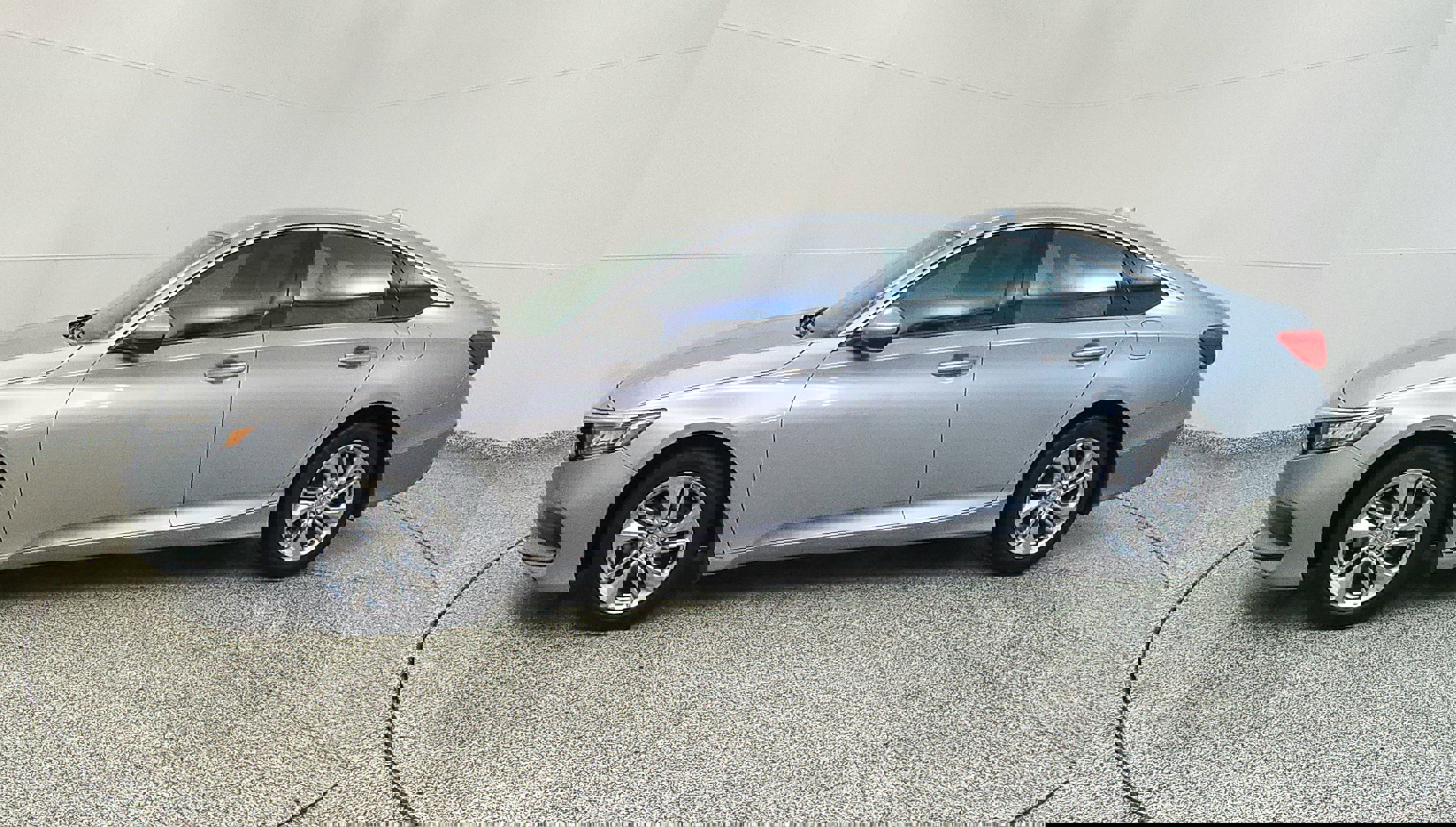 2018 Honda Accord LX 1.5T Image 2 of 32