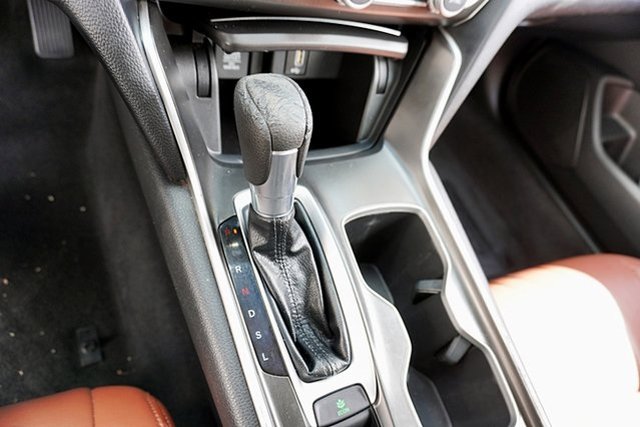 Vehicle image 37 of 45