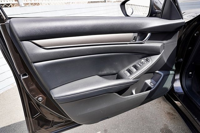 Vehicle image 40 of 45