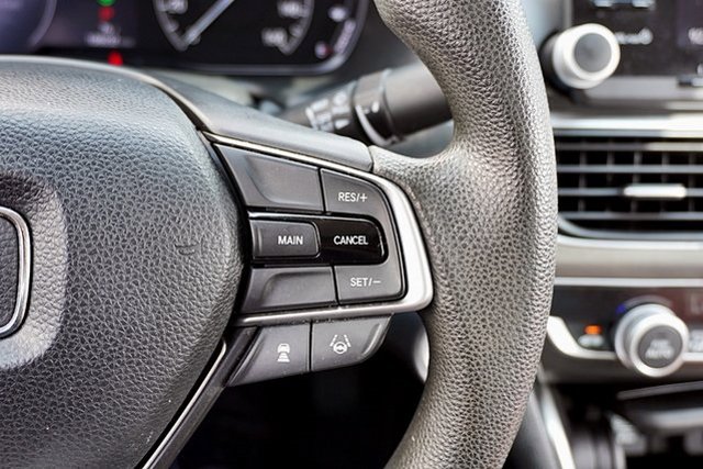 Vehicle image 28 of 45