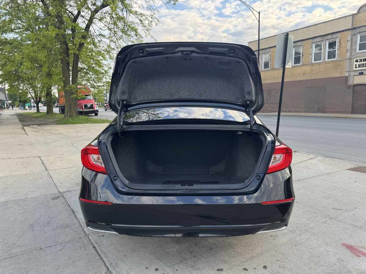 Vehicle image 18 of 36