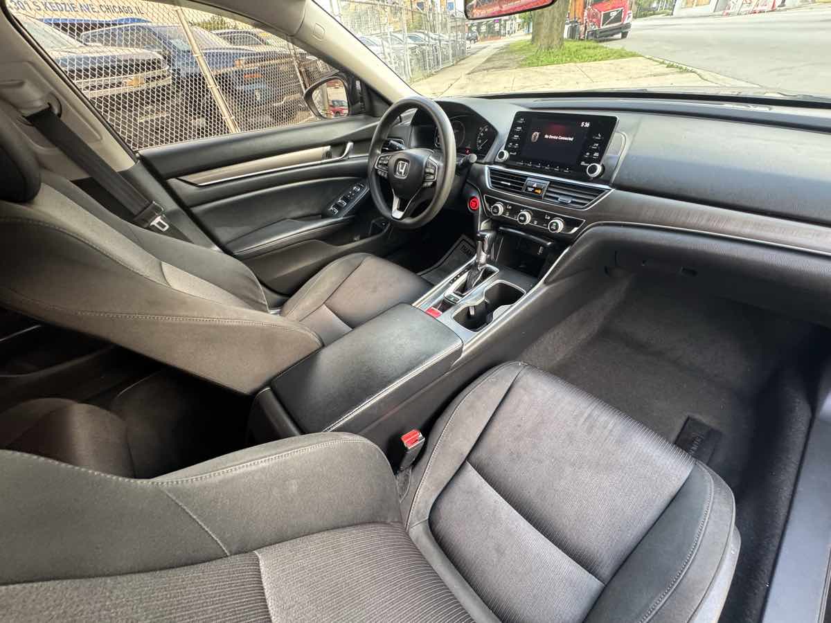 Vehicle image 22 of 36