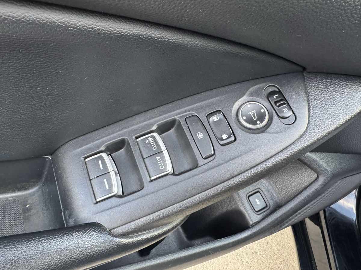 Vehicle image 15 of 36