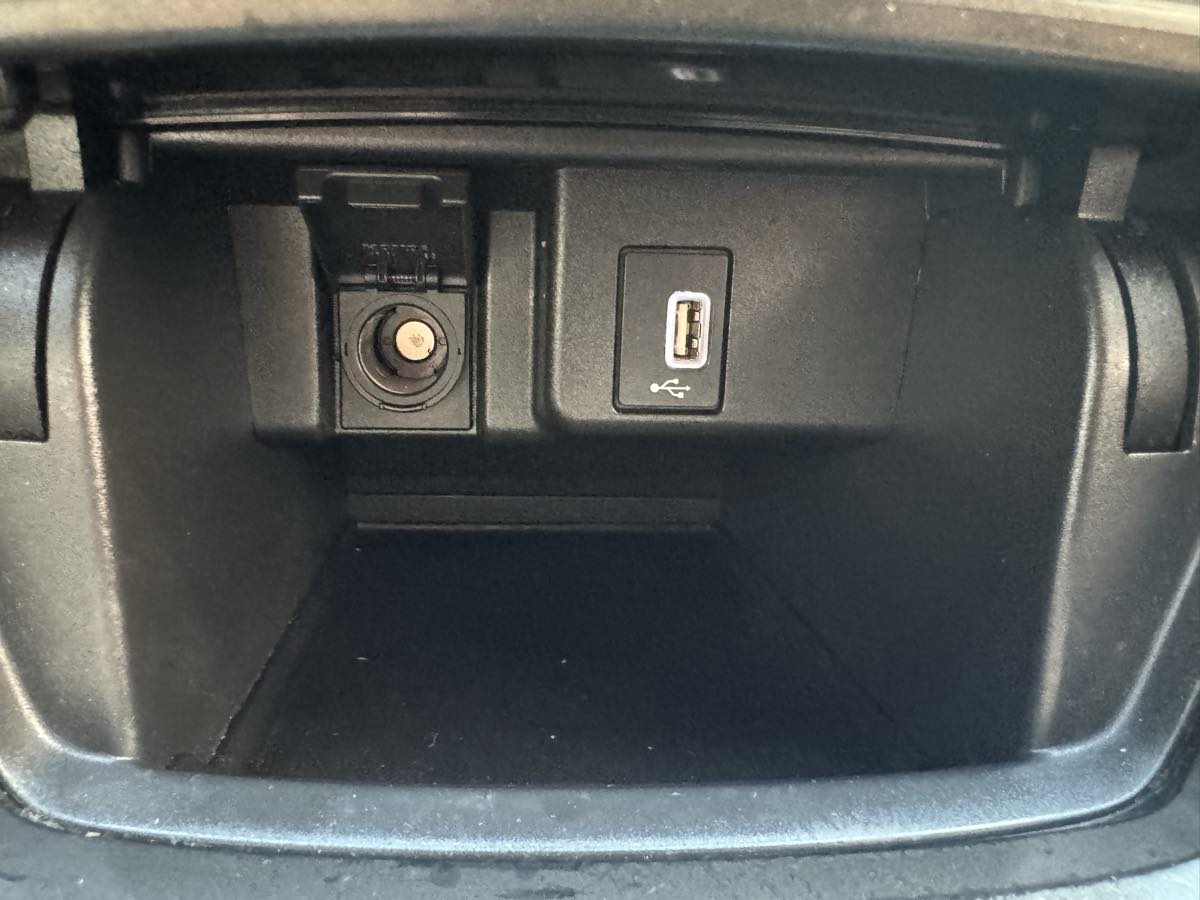 Vehicle image 33 of 36