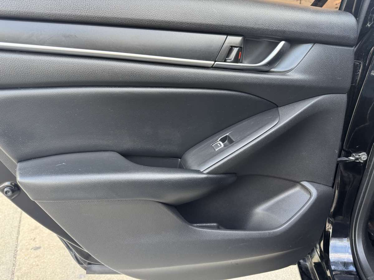 Vehicle image 16 of 36