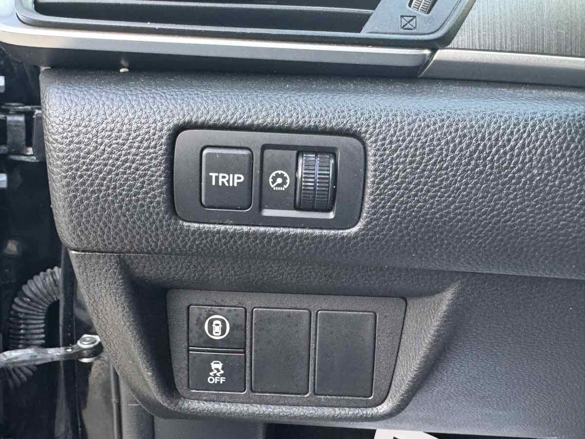Vehicle image 25 of 36