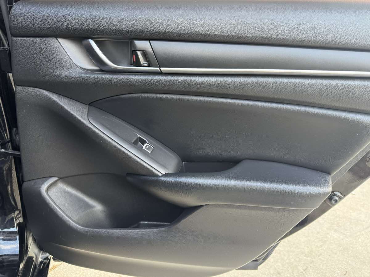 Vehicle image 23 of 36