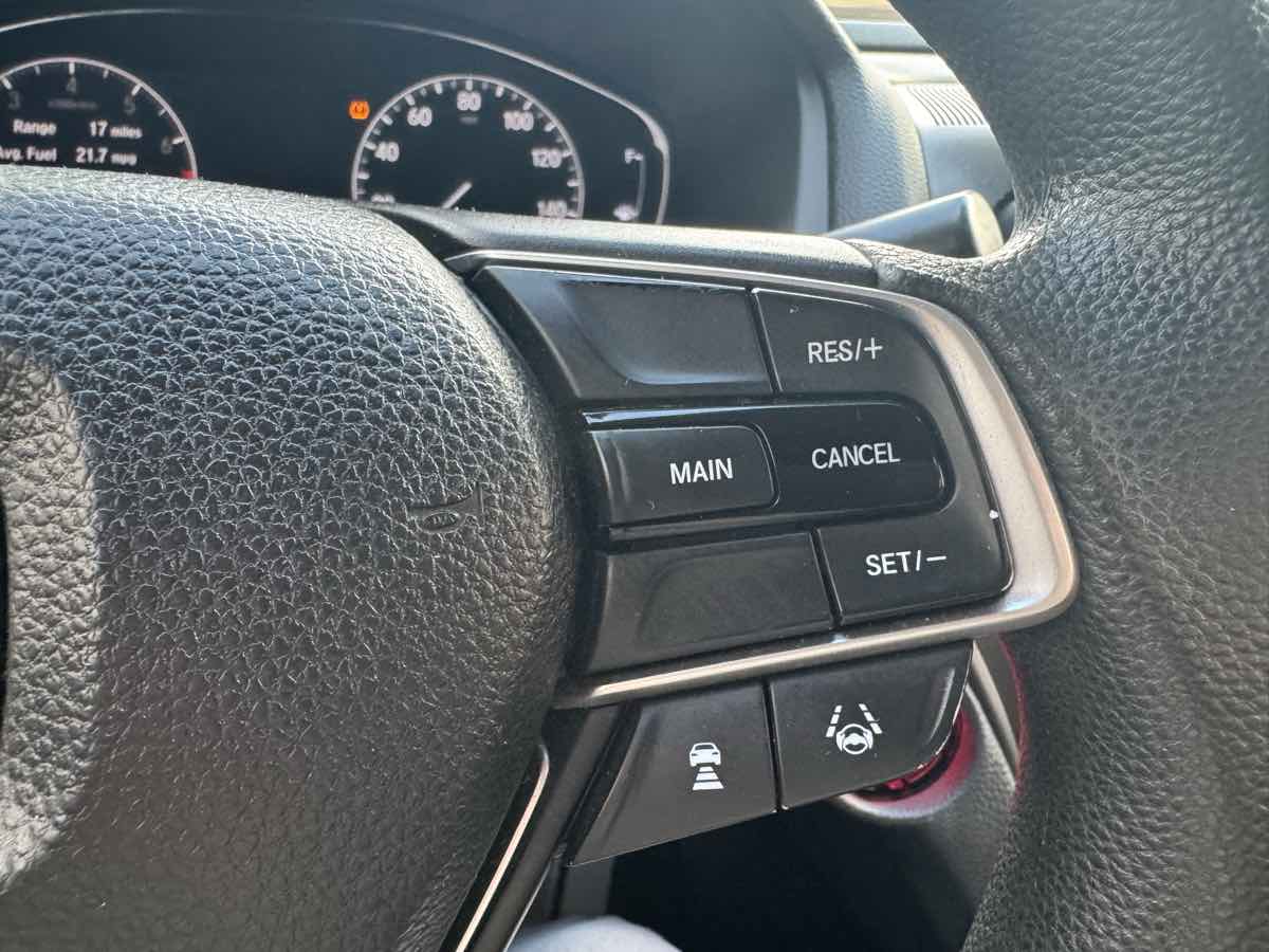 Vehicle image 27 of 36