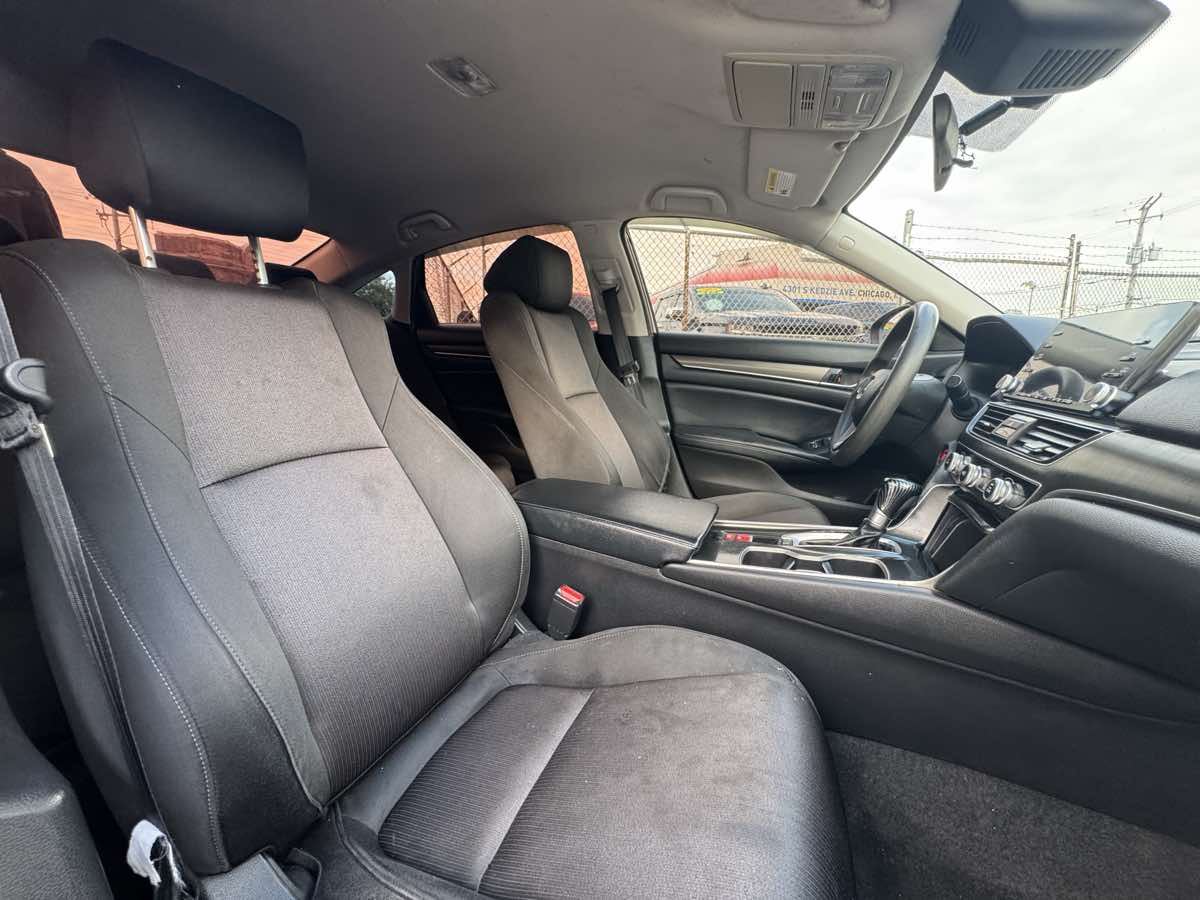 Vehicle image 21 of 36