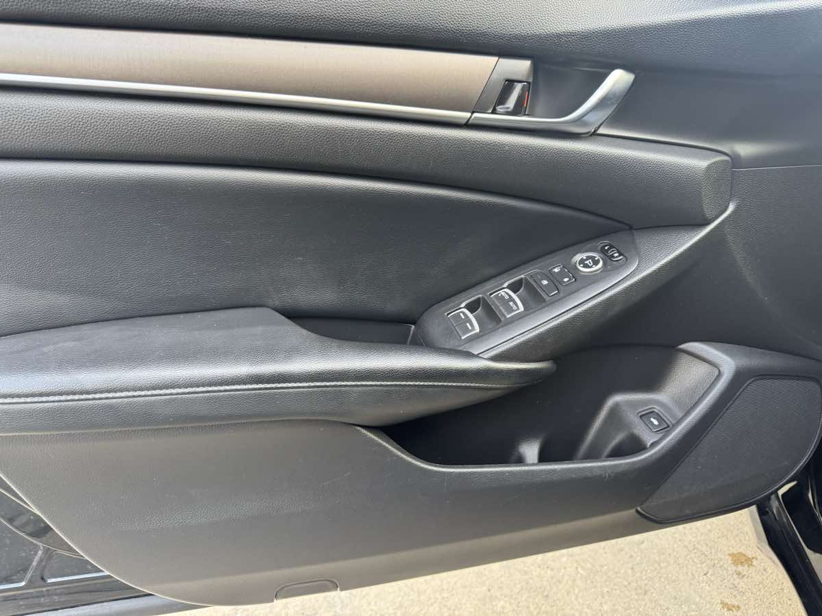 Vehicle image 14 of 36