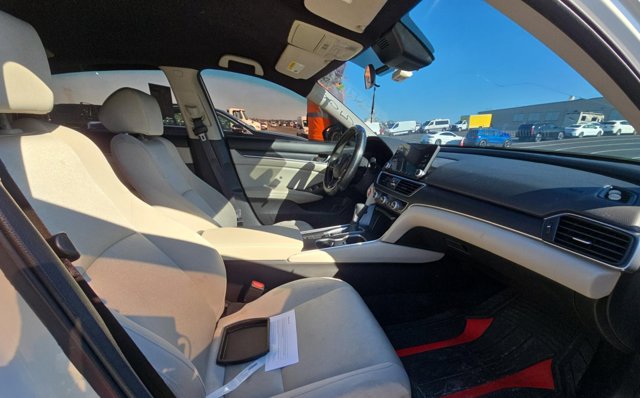 Vehicle image 5 of 8