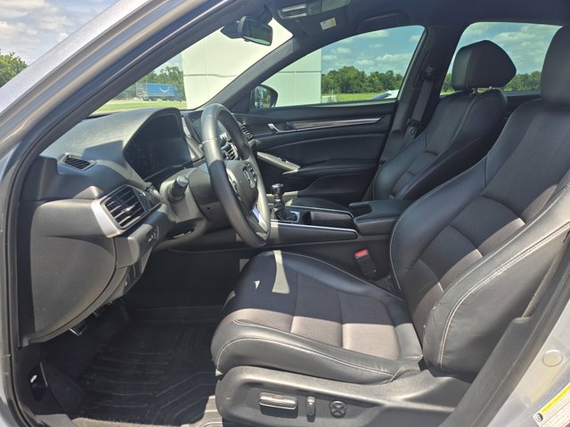 Vehicle image 10 of 16